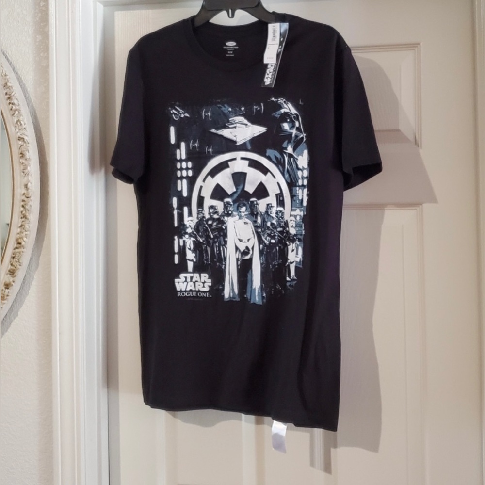 Old Navy short sleeve Star Wars shirt is a size Medium.
